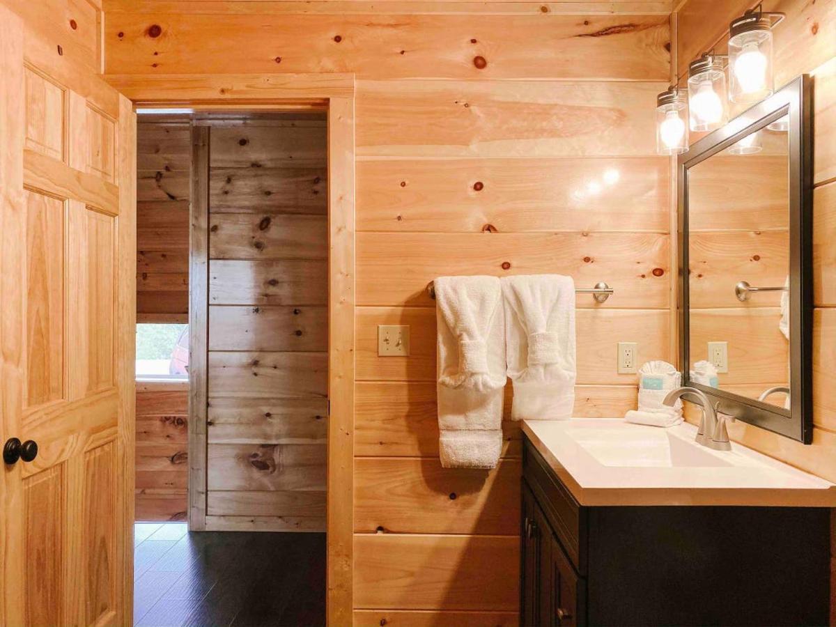 Splash Of Moonshine -Heated Indoor Pool, Hot Tub, Arcade Game Room 鸽子谷 外观 照片