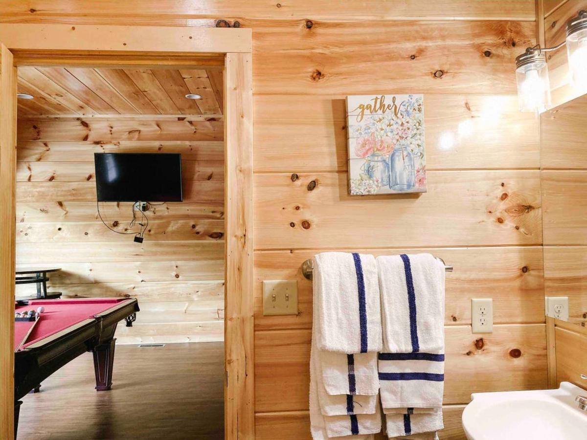 Splash Of Moonshine -Heated Indoor Pool, Hot Tub, Arcade Game Room 鸽子谷 外观 照片